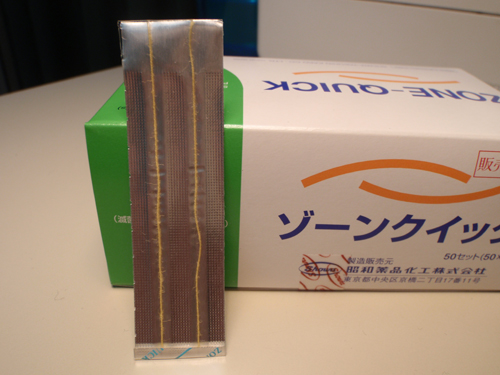 （3）フェノールレッド綿糸 (ゾーンクイック／ 昭和薬品化工)